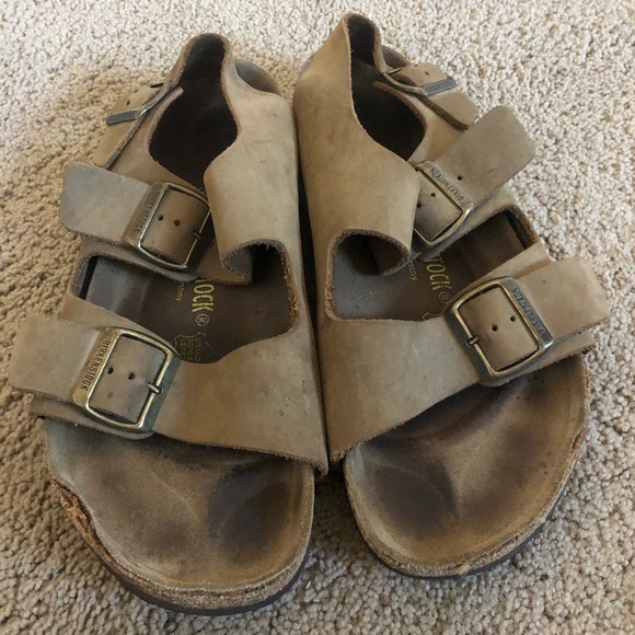 Birkenstock Shoes - Tan Birkenstock’s with ankle straps